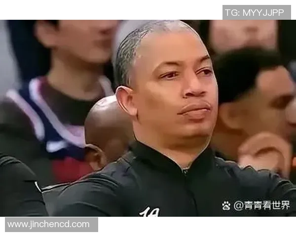 巴图姆界外球失误引发泰伦卢愤怒反应狠砸技术台现场火爆场面回顾